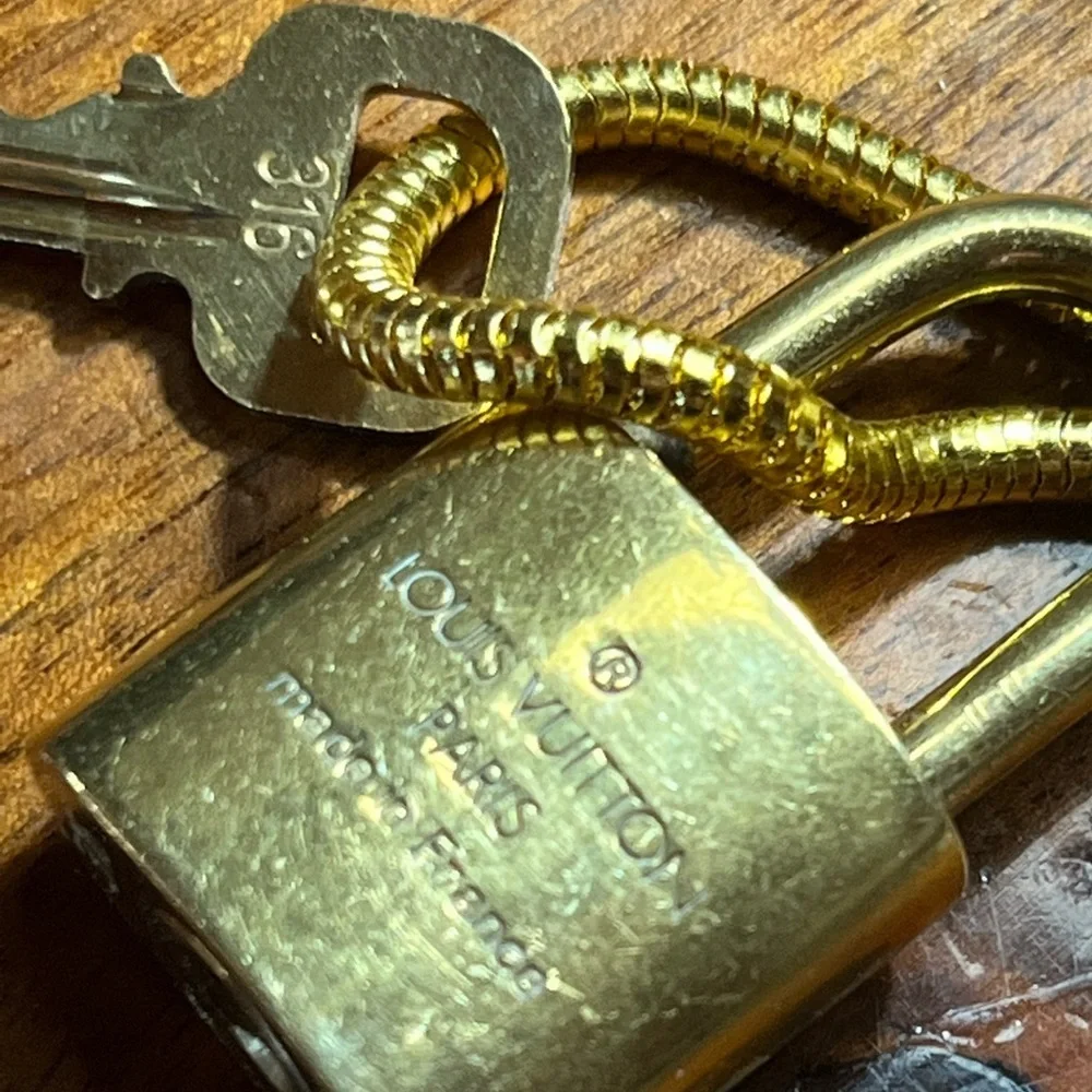 Louis Vuitton Gold Lock On off brand chain No 316 Works. Authentic